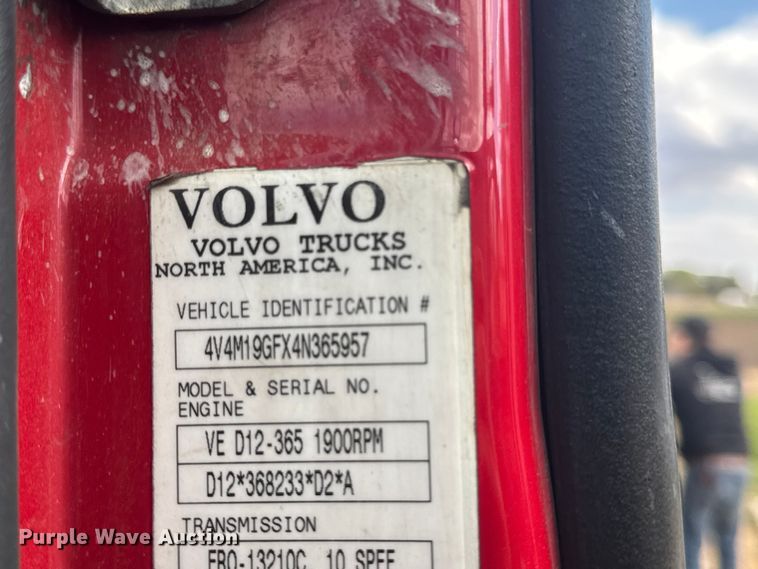 image for item ER0488 2007 Volvo Truck VNM semi truck