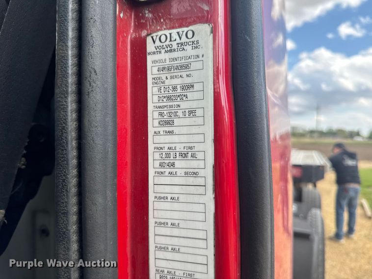 image for item ER0488 2007 Volvo Truck VNM semi truck