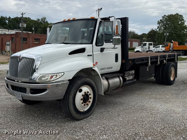 image for item ER0491 2011 International 4300 flatbed truck