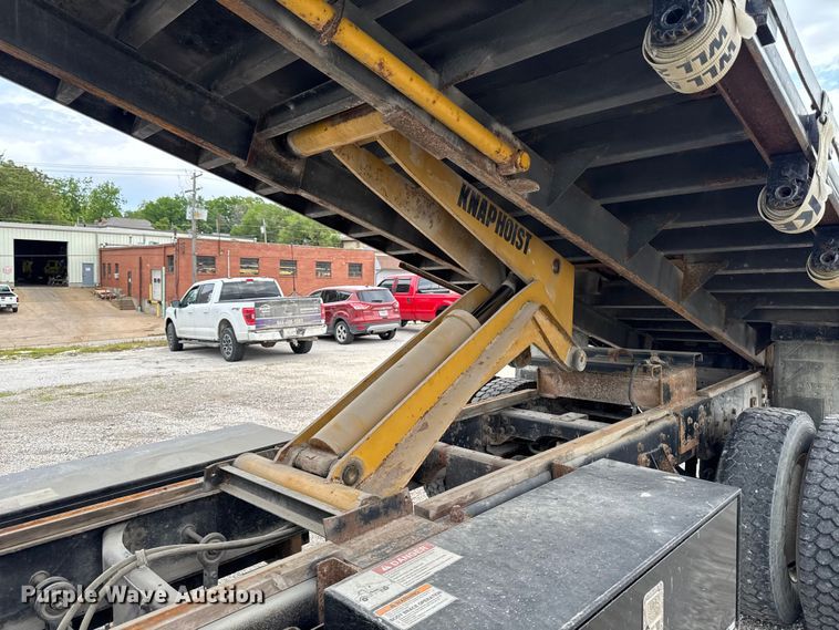 image for item ER0491 2011 International 4300 flatbed truck
