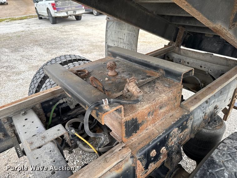 image for item ER0491 2011 International 4300 flatbed truck