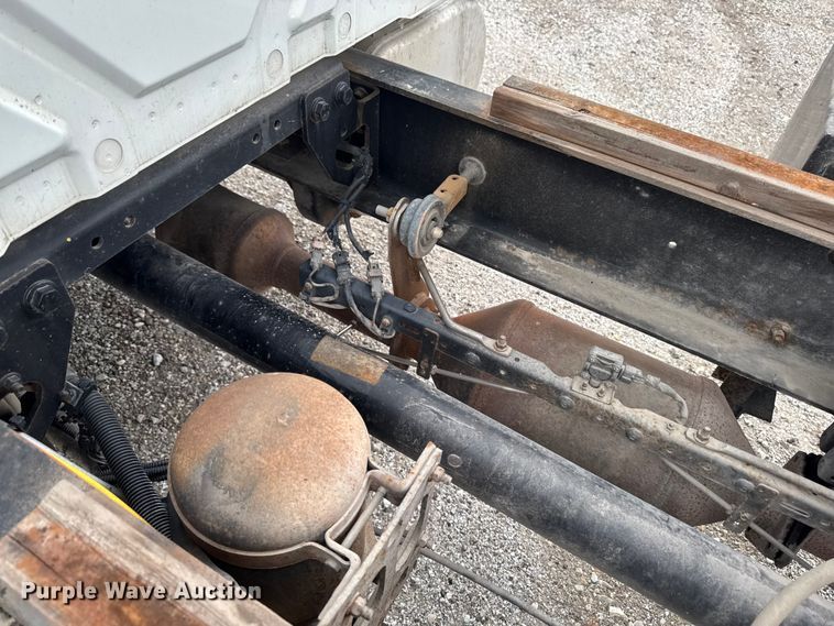 image for item ER0491 2011 International 4300 flatbed truck