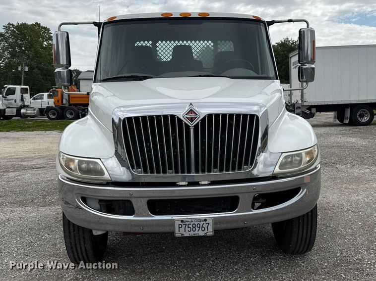 image for item ER0491 2011 International 4300 flatbed truck