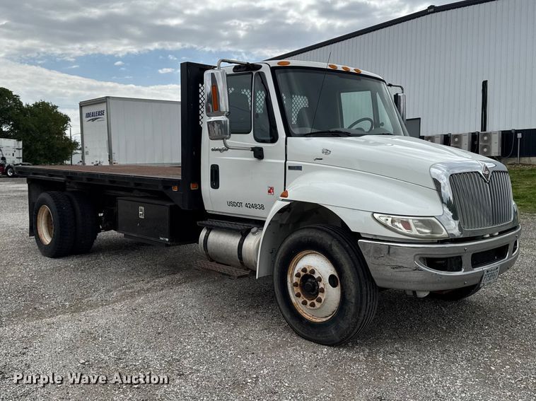image for item ER0491 2011 International 4300 flatbed truck