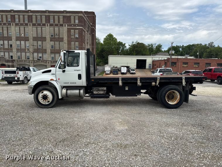 image for item ER0491 2011 International 4300 flatbed truck