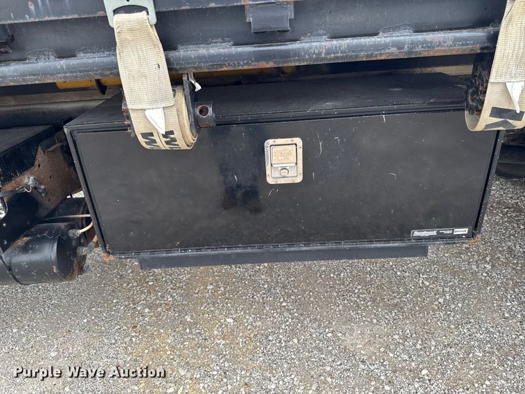 image for item ER0491 2011 International 4300 flatbed truck