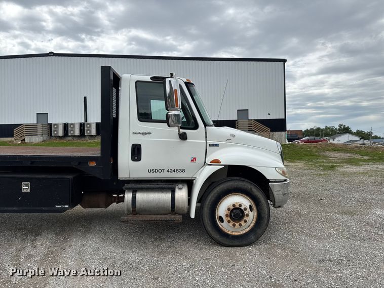 image for item ER0491 2011 International 4300 flatbed truck