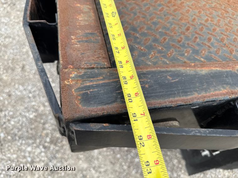 image for item ER0491 2011 International 4300 flatbed truck