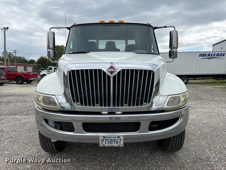 image for item ER0491 2011 International 4300 flatbed truck