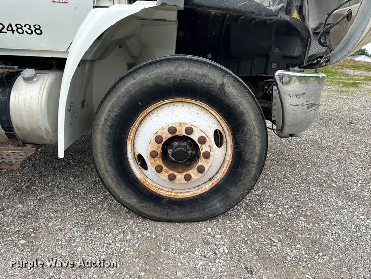 image for item ER0491 2011 International 4300 flatbed truck