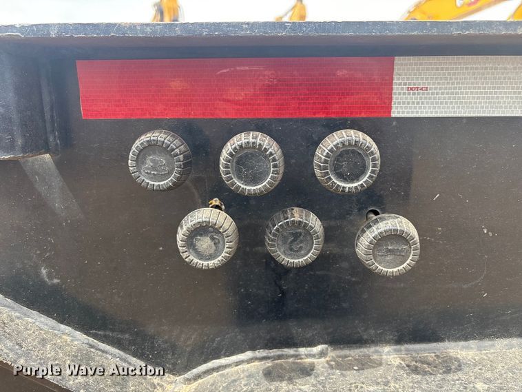 image for item ER7540 1998 Trail King Industries TK70HT-462 drop deck hydraulic tail equipment trailer