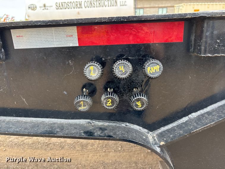 image for item ER7540 1998 Trail King Industries TK70HT-462 drop deck hydraulic tail equipment trailer