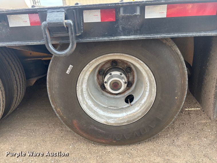 image for item ER7540 1998 Trail King Industries TK70HT-462 drop deck hydraulic tail equipment trailer