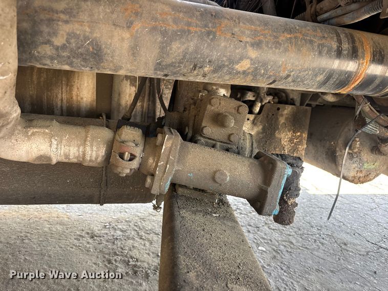 image for item ER7561 2015 Freightliner Cascadia fuel truck