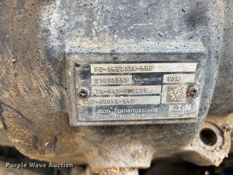 image for item ER7561 2015 Freightliner Cascadia fuel truck