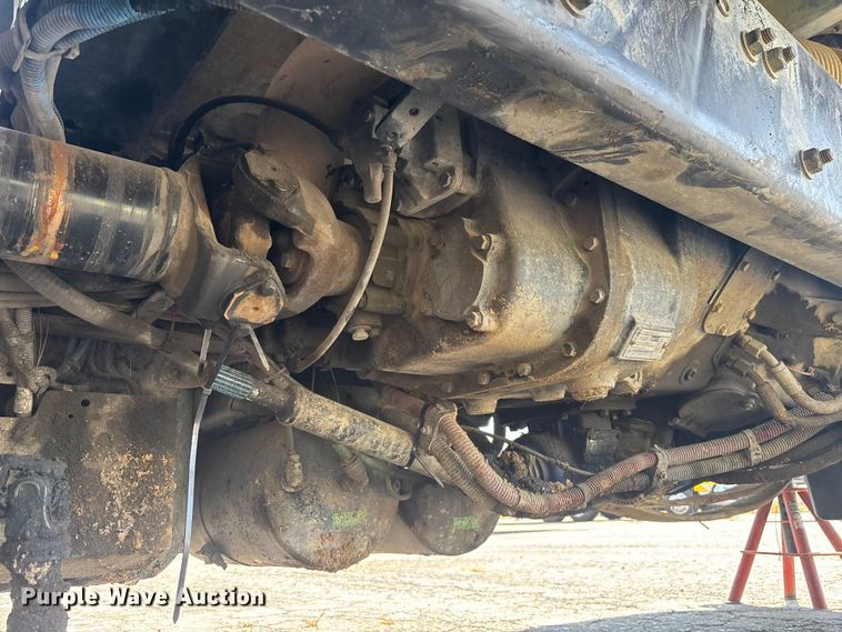 image for item ER7561 2015 Freightliner Cascadia fuel truck