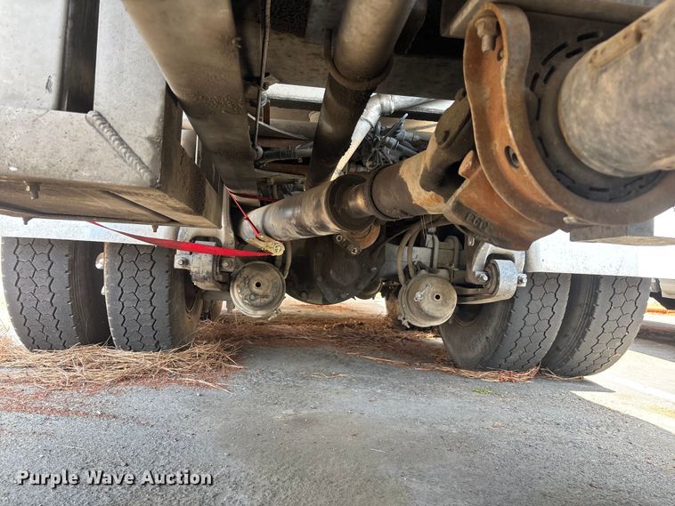 image for item ER7561 2015 Freightliner Cascadia fuel truck