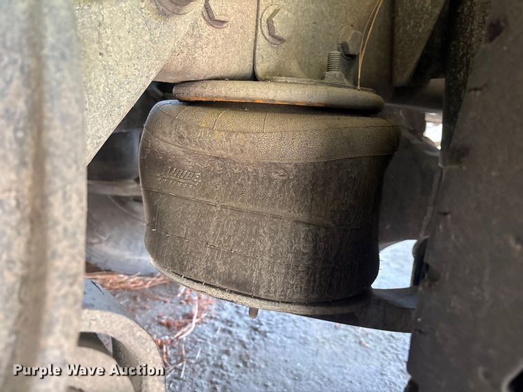 image for item ER7561 2015 Freightliner Cascadia fuel truck