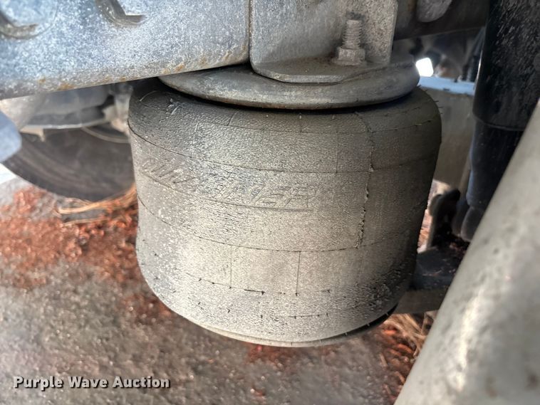 image for item ER7561 2015 Freightliner Cascadia fuel truck