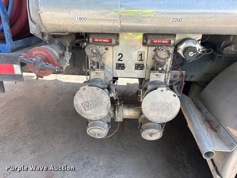 image for item ER7561 2015 Freightliner Cascadia fuel truck
