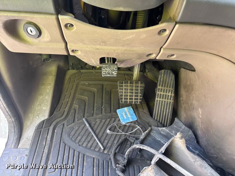 image for item ER7561 2015 Freightliner Cascadia fuel truck