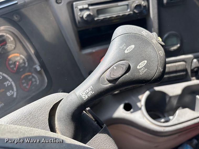 image for item ER7561 2015 Freightliner Cascadia fuel truck