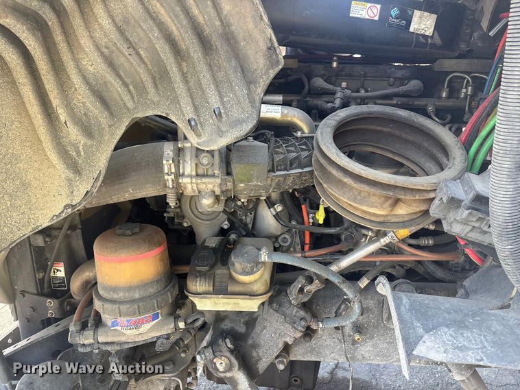 image for item ER7561 2015 Freightliner Cascadia fuel truck