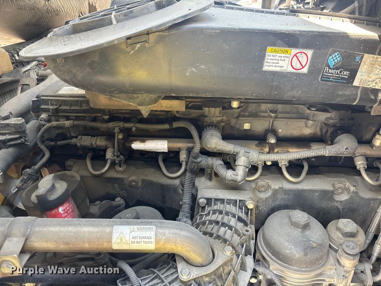 image for item ER7561 2015 Freightliner Cascadia fuel truck