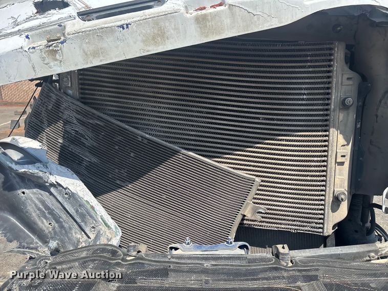 image for item ER7561 2015 Freightliner Cascadia fuel truck