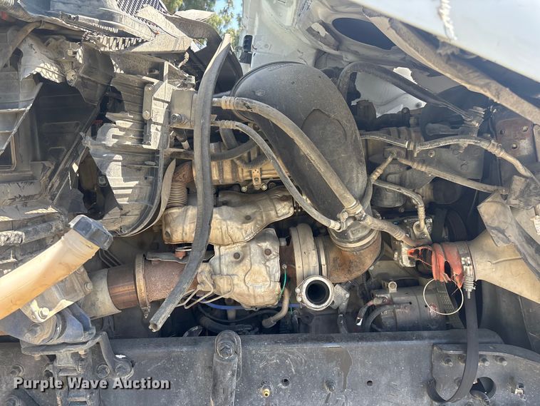 image for item ER7561 2015 Freightliner Cascadia fuel truck
