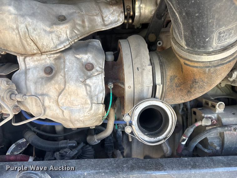 image for item ER7561 2015 Freightliner Cascadia fuel truck