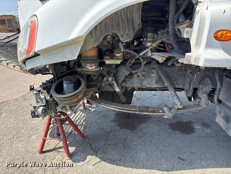 image for item ER7561 2015 Freightliner Cascadia fuel truck