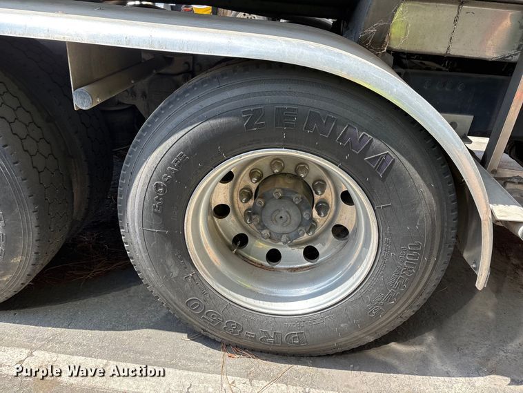 image for item ER7561 2015 Freightliner Cascadia fuel truck