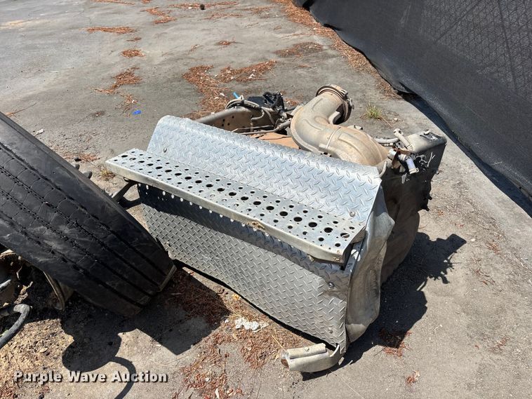 image for item ER7561 2015 Freightliner Cascadia fuel truck