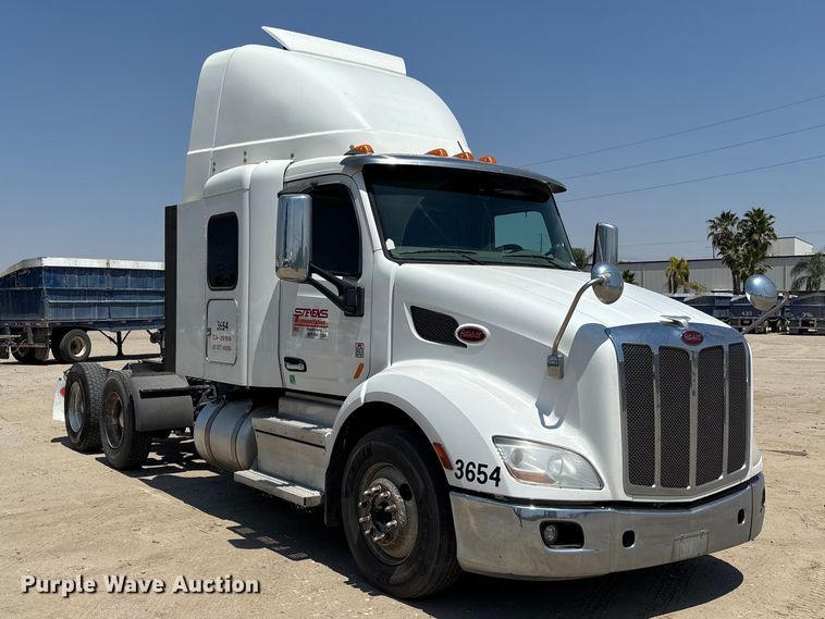 image for item ER7572 2019 Peterbilt 579 semi truck