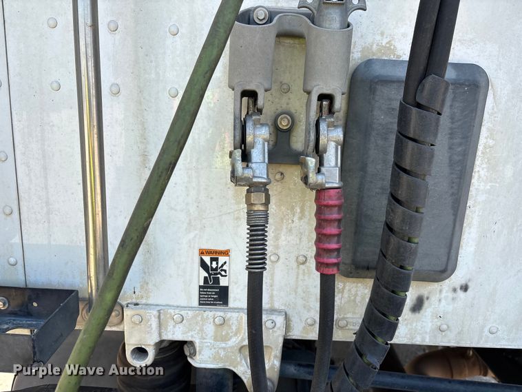 image for item ER7572 2019 Peterbilt 579 semi truck