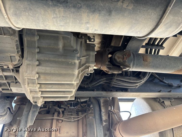 image for item ER7572 2019 Peterbilt 579 semi truck