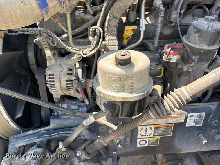 image for item ER7572 2019 Peterbilt 579 semi truck