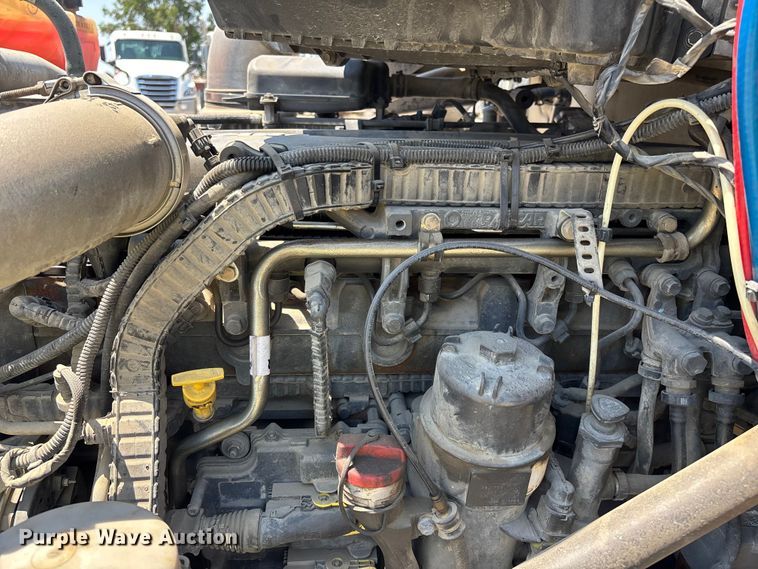 image for item ER7572 2019 Peterbilt 579 semi truck