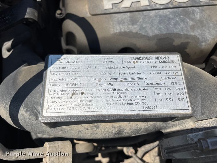 image for item ER7572 2019 Peterbilt 579 semi truck