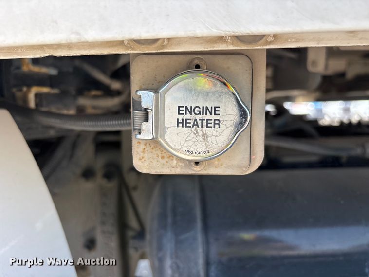 image for item ER7572 2019 Peterbilt 579 semi truck