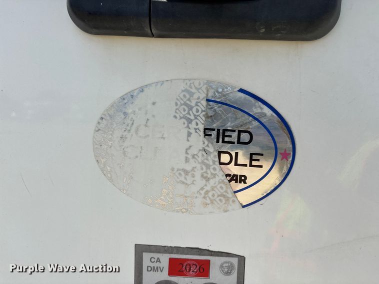 image for item ER7572 2019 Peterbilt 579 semi truck