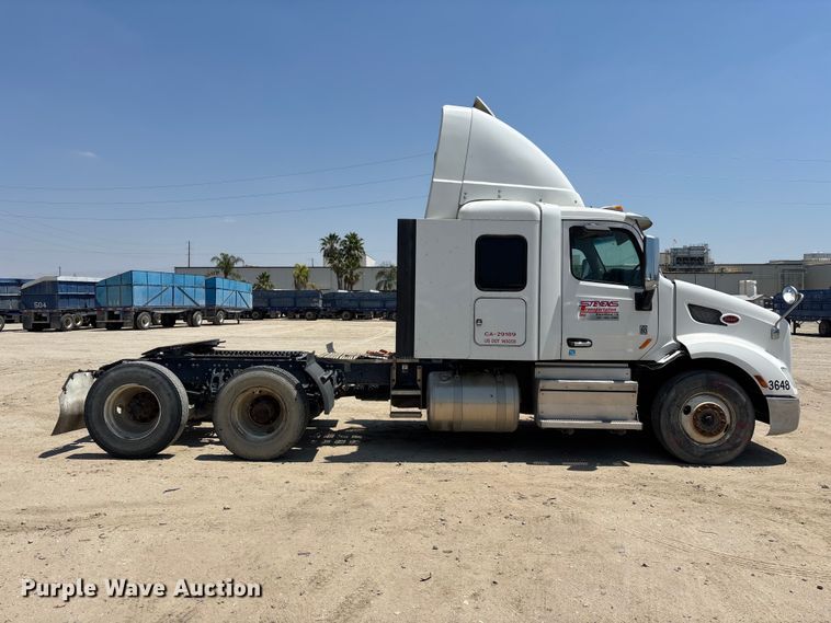 image for item ER7573 2018 Peterbilt 579 semi truck