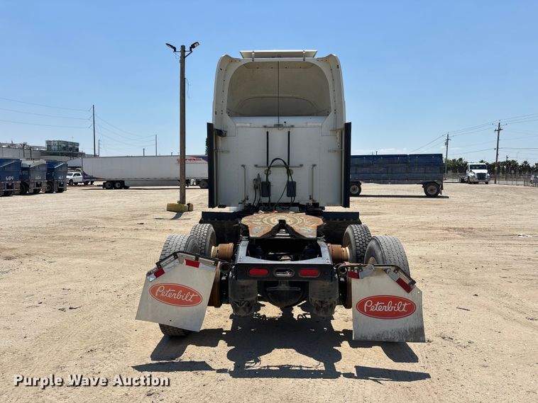image for item ER7573 2018 Peterbilt 579 semi truck