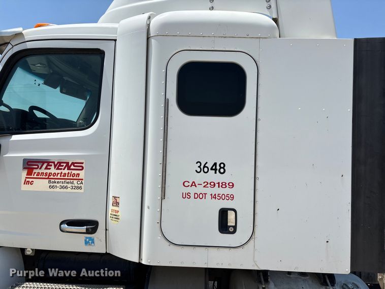 image for item ER7573 2018 Peterbilt 579 semi truck