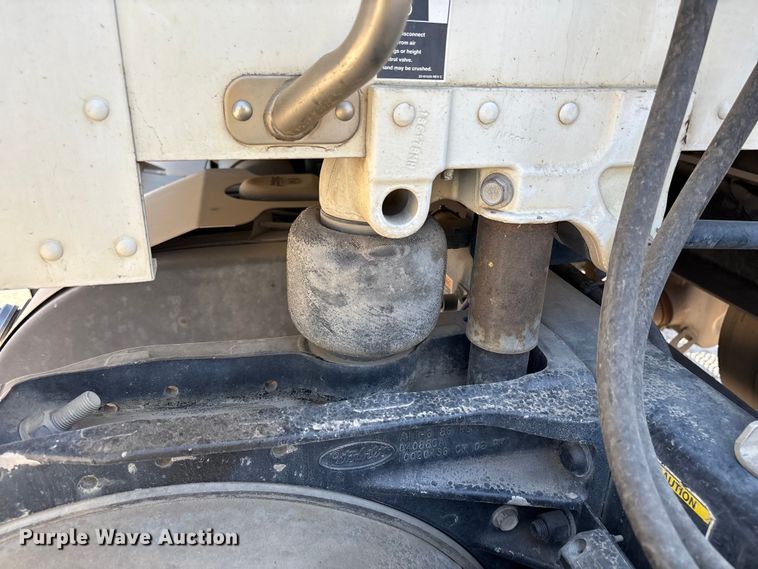 image for item ER7573 2018 Peterbilt 579 semi truck