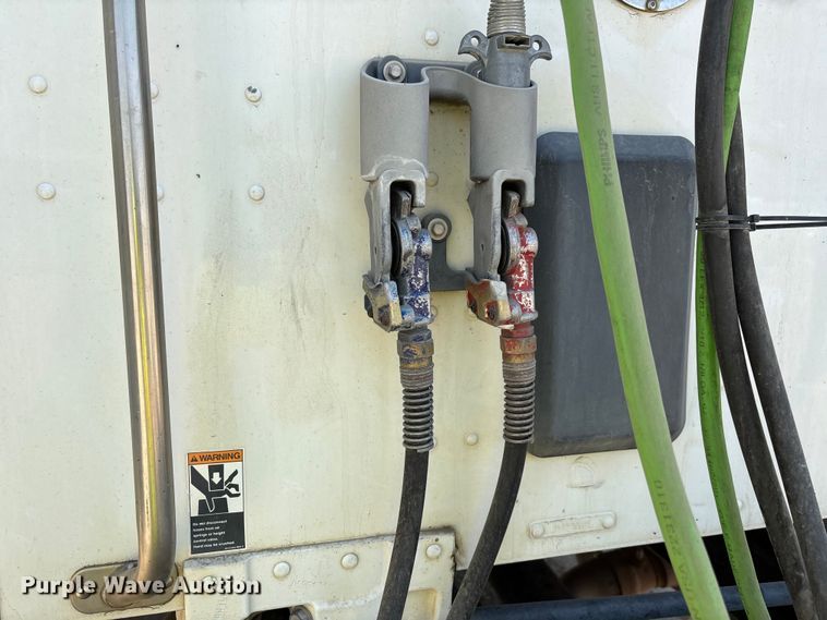 image for item ER7573 2018 Peterbilt 579 semi truck
