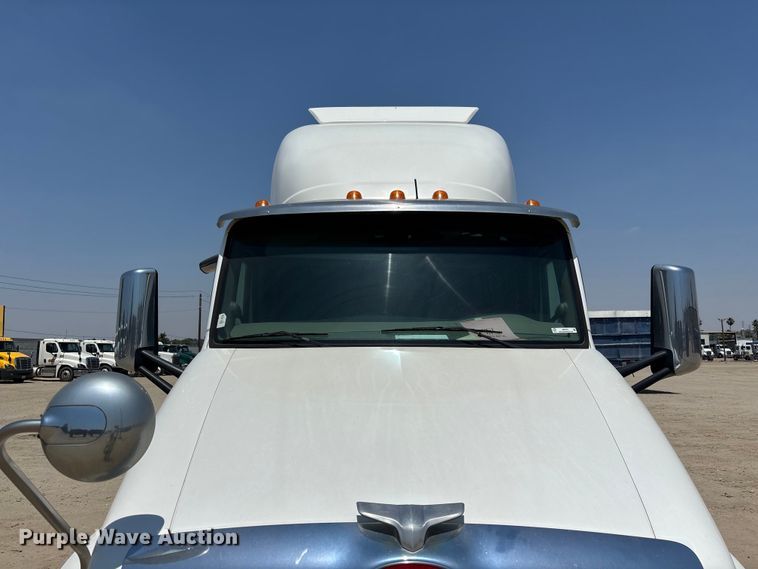 image for item ER7573 2018 Peterbilt 579 semi truck