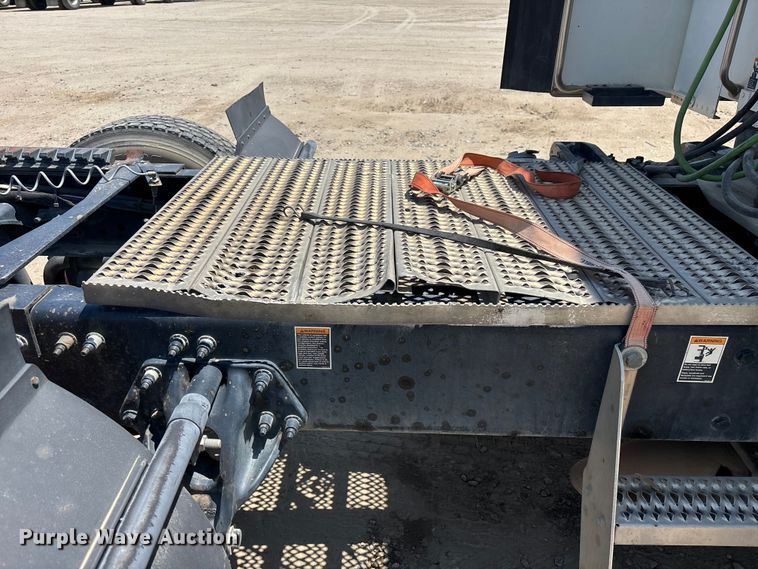 image for item ER7573 2018 Peterbilt 579 semi truck