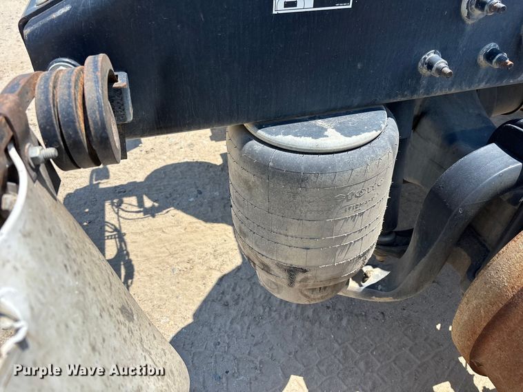 image for item ER7573 2018 Peterbilt 579 semi truck